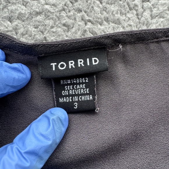 Torrid Short Sleeve T-Shirt Gray Women's Size 3 V-Neck Ruffled Comfortable Top - Picture 5 of 9